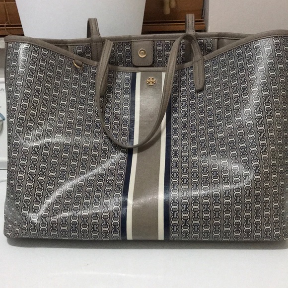 Tory Burch Handbags - Tory Burch Gemini tote